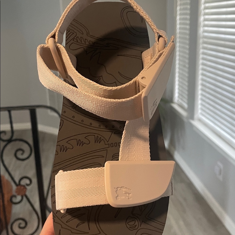 Burberry Equestrian Knight Cream Trek Sandals - Picture 8 of 8